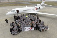 Premier vol du Falcon 8X à Bordeaux-Mérignac le 6 février 2015. Les pilotes Eric Gérard et Hervé Laverne à la descente de l'avion suite à un premier vol réussi. Premier vol du Falcon 8X à Bordeaux-Mérignac le 6 février 2015. Les pilotes Eric Gérard et Hervé Laverne à la descente de l'avion suite à un premier vol réussi.