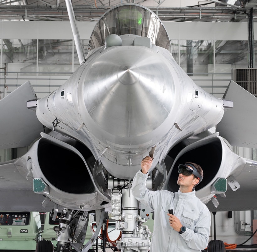 Mechanic on Rafale, with Hololens glasses
